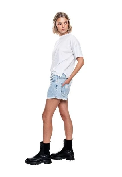 Slouchy Denim Shorts Tono Claro Con Ruedo Desflecado Color Blue 4 Slouchy Denim Shorts Tono Claro Con Ruedo Desflecado Color Blue - Imagen 2