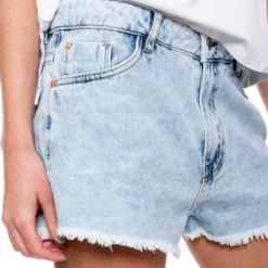 Slouchy Denim Shorts Tono Claro Con Ruedo Desflecado Color Blue 12 Slouchy Denim Shorts Tono Claro Con Ruedo Desflecado Color Blue -Feminora Moda Tienda De Ventas color blue 0900 4243822 4 product