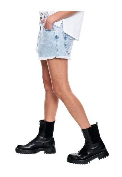 Slouchy Denim Shorts Tono Claro Con Ruedo Desflecado Color Blue 8 Slouchy Denim Shorts Tono Claro Con Ruedo Desflecado Color Blue - Imagen 6