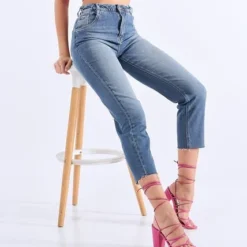 Jean Para Mujer Con Ruedo Desflecado Derek